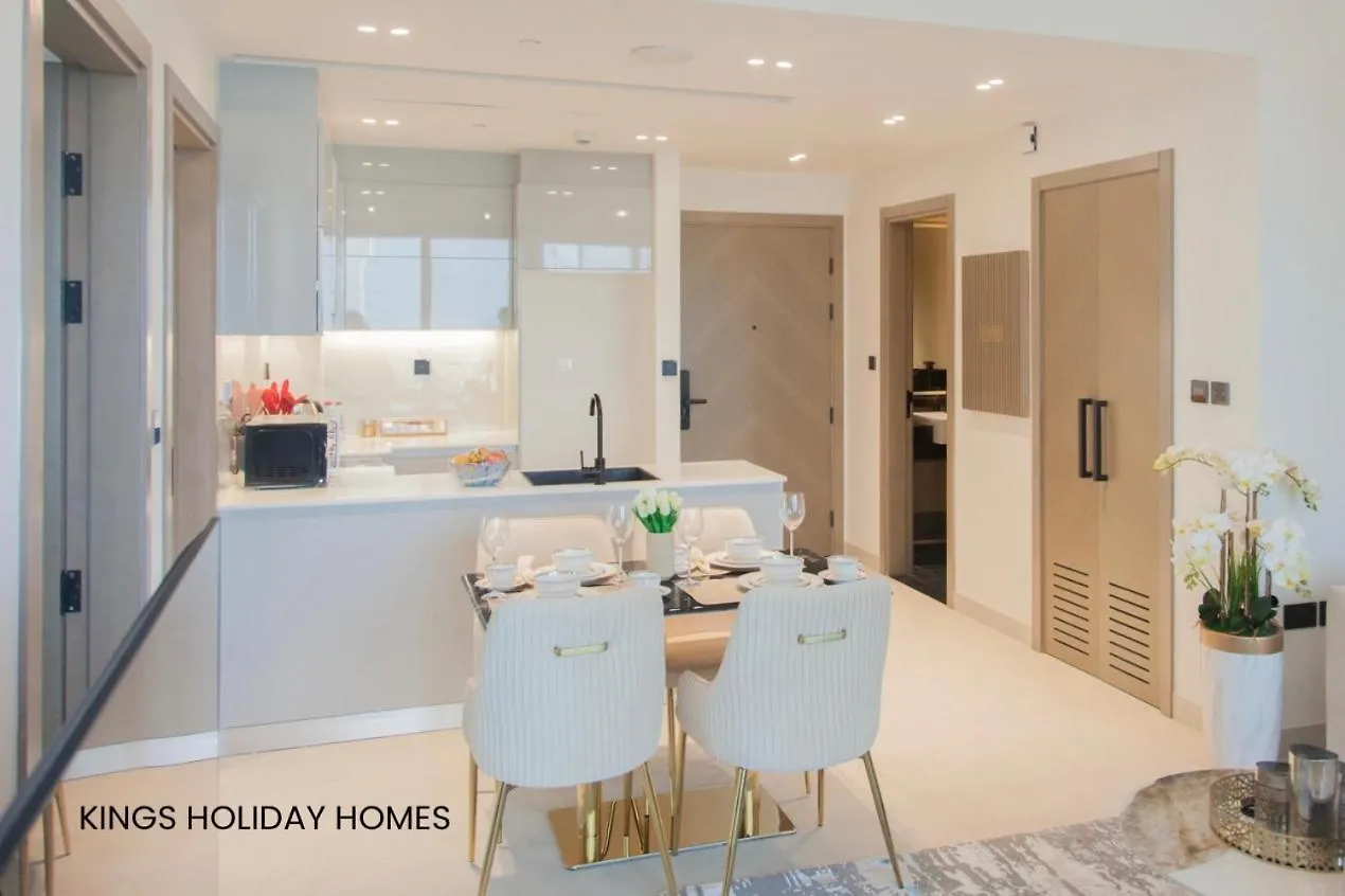Apartment Binghatti Canal , Burj Khalifa View With Private Jacuzzi And Cinema Screen ,Kings Dubai